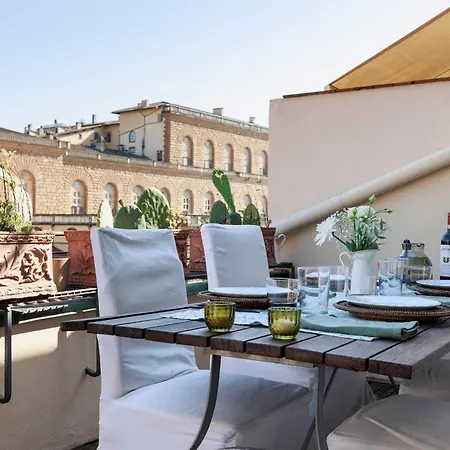 Pitti Secret Rooftop Apartment Florence