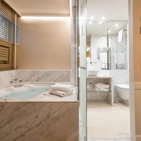 Ponte Vecchio & Hotell 4*