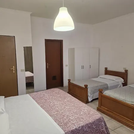 2000 Hotel 2*