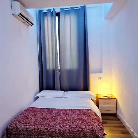Hotel 2000 2*