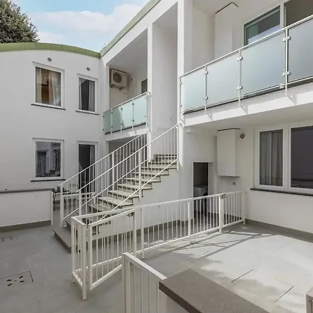 Colonna Rucellai 5 *