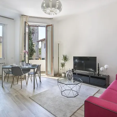 Modern Comfort In Floransa