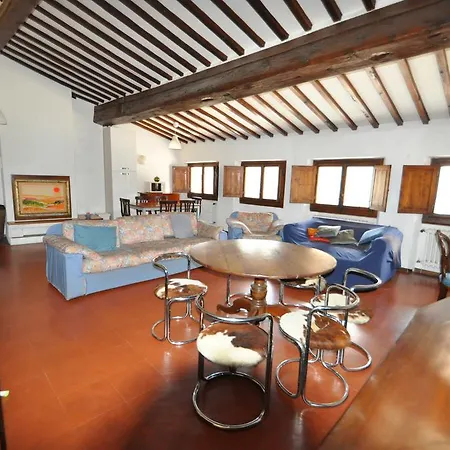 Pitti 12 Apartment