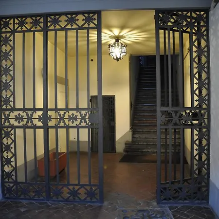 Pitti 12 Apartment