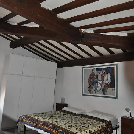 Pitti 12 Apartment *