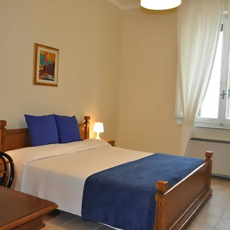 2000 Hotel 2*