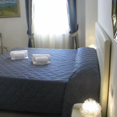 Hotel Enza 2*