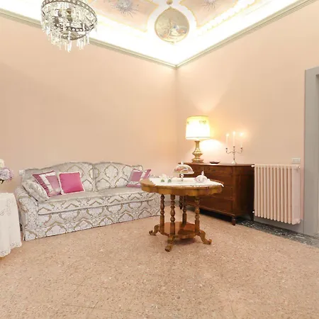 Piazza Pitti Palace - Residenza D'epoca לינה וארוחת בוקר