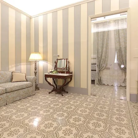 לינה וארוחת בוקר Piazza Pitti Palace - Residenza D'epoca 3*