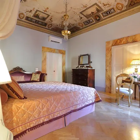 Piazza Pitti Palace - Residenza D'epoca לינה וארוחת בוקר