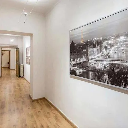 Gallery Hotel