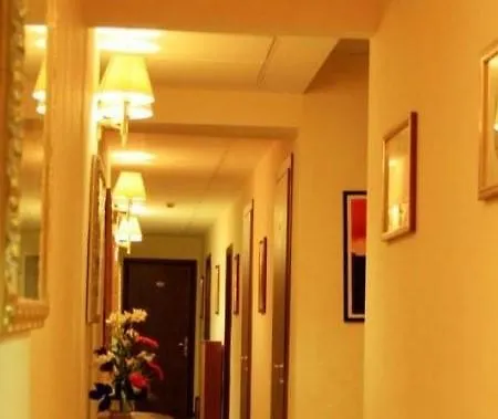 Hotel Enza 2*