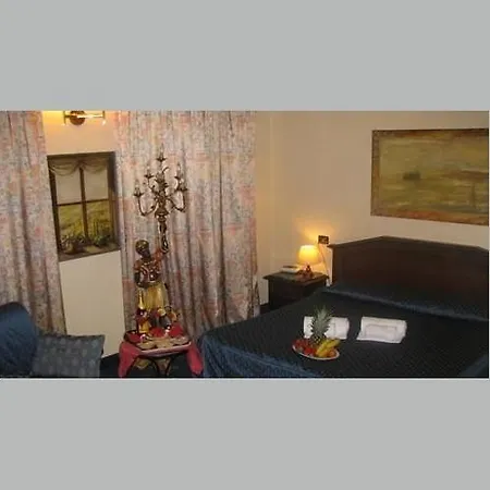 Hotel Enza 2*