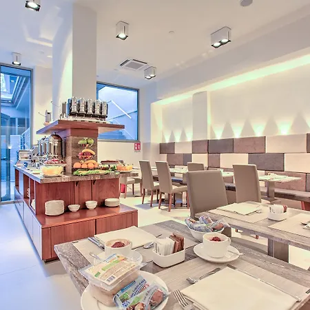 Hotel Mh & 4*