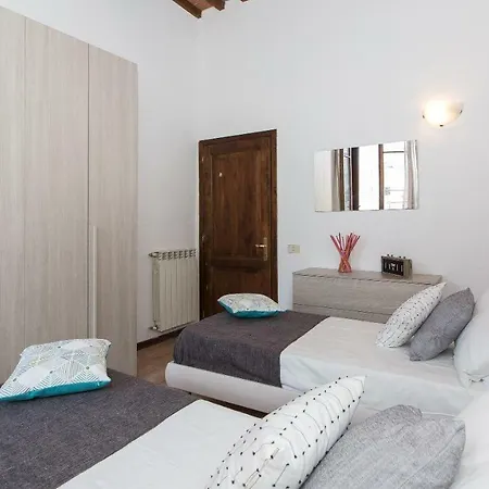 In Rome - Santa Maria Novella Palace Apartment Florence