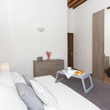 In Rome - Santa Maria Novella Palace Apartment Florence