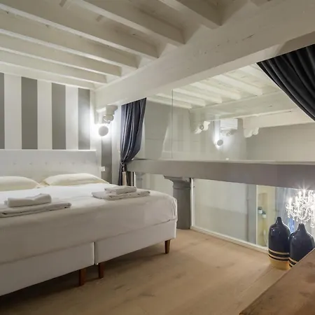 Casa Velluti Deluxe By Mmega Apartment *