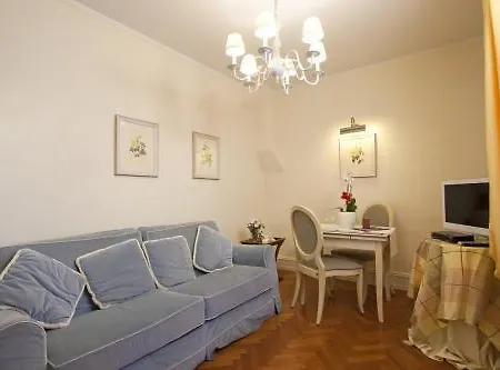Serristori Palace Aparthotel 2*
