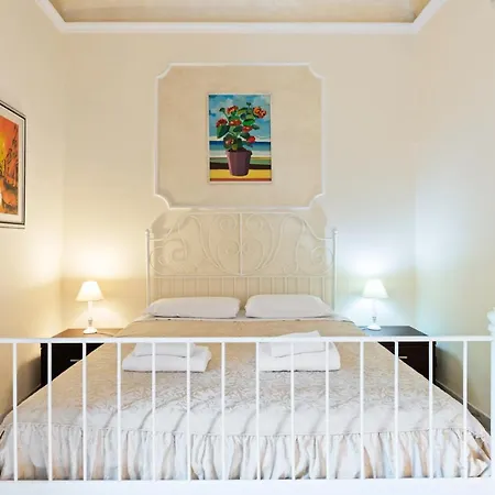 Pergola Theater Apartment