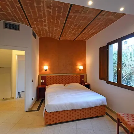 Gasthuis Relais La Corte Di Cloris 3*