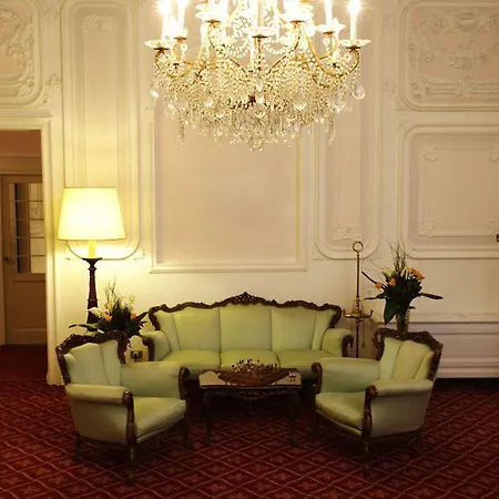 Carlotta 4*