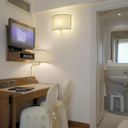 Hotel Laurus Al Duomo 4*
