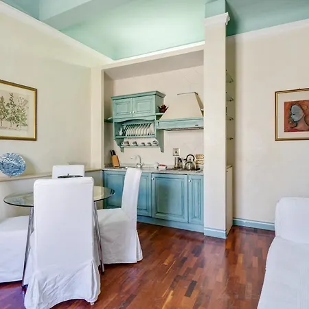 Pietre Dure Apartment Florence