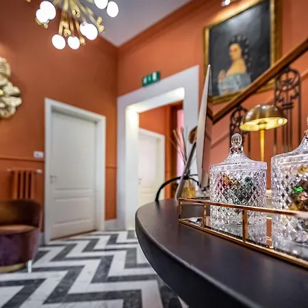 Ungherese Small Luxury 3* Firenze