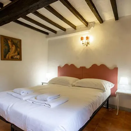 Santa Croce Classic Apartment