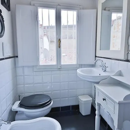 Maggio White Apartment