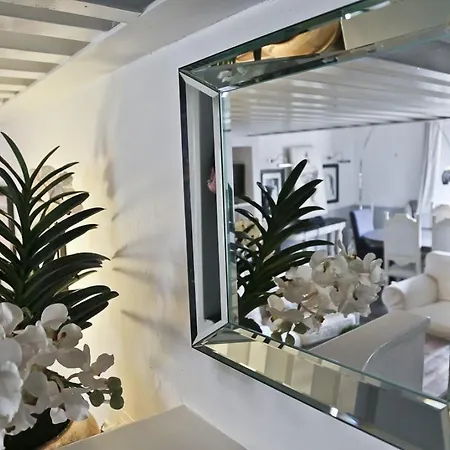 Maggio White Apartment