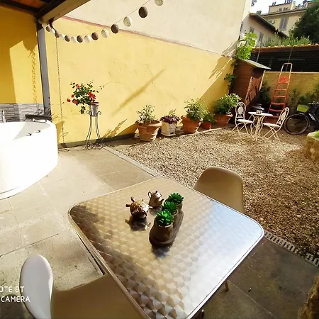 Apartment Nadia's Lovely - With Private Garden And Jacuzzi Florenz