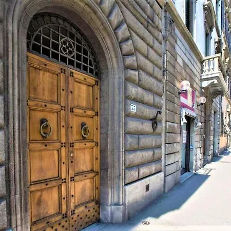 Charming Cavour Heart Of فلورنس