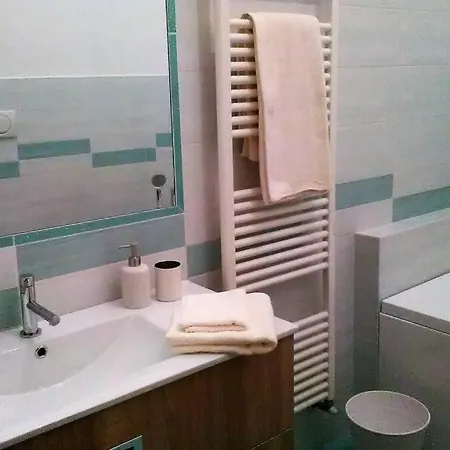 Charming Family With Private Garage Apartament