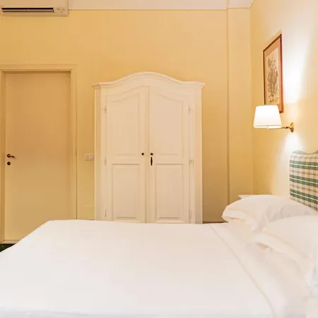 Guest house Casa Uffizi Xiii Century Tower House Boutique 2*
