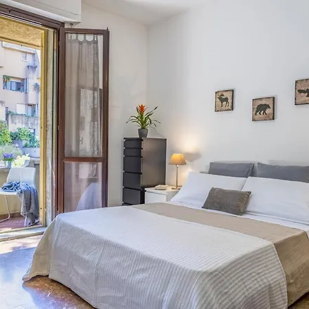 Cozy Roman With Parking Apartment Florence