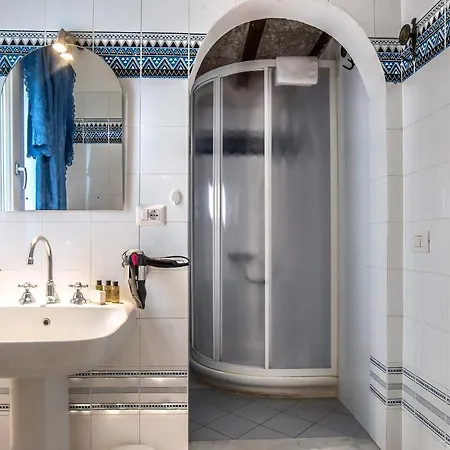 Bed and breakfast Mdr Gia Via Larga 3*