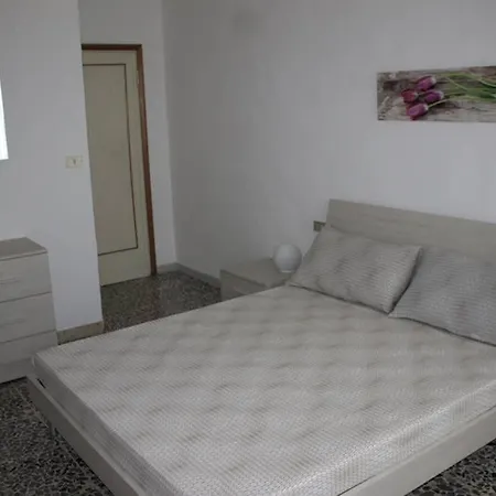 La Casa Di Lucia - *