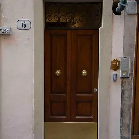 Valia Pitti 3 Florence