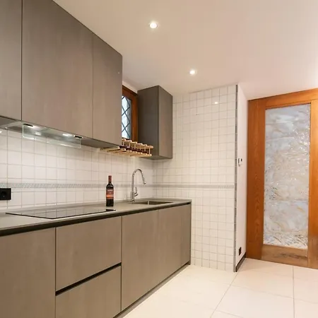 Ponte Rosso Modern Apartment