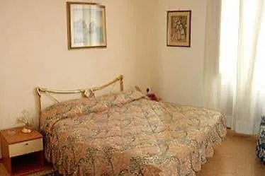 Hotel Cosmos 3*
