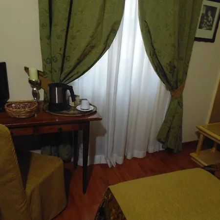 Bed and Breakfast Relais Dante E Beatrice 3*