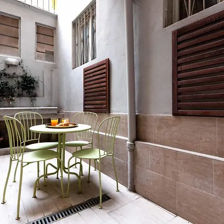 New Opening Special,historic Center,private Patio Apartment Florence
