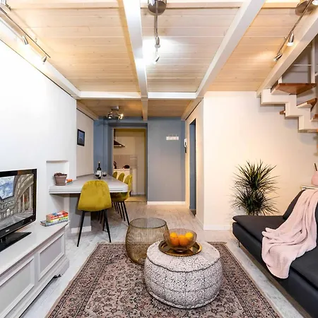 New Opening Special,historic Center,private Patio Apartment