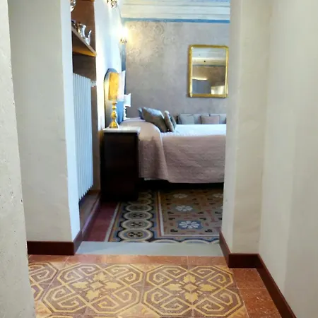 Oriuolo Apartment *