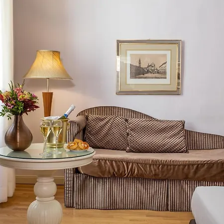 Boutique Del Corso Hotel 3*