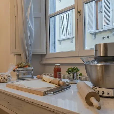 Aldobrandini Historic Apartment