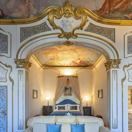Aldobrandini Historic Apartment