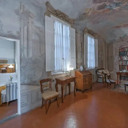 Aldobrandini Historic Apartment