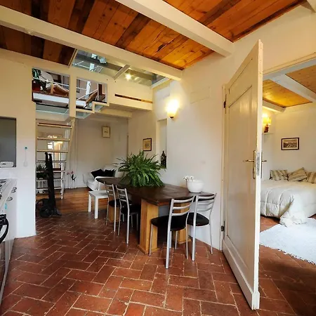 La Casa Dei Legni Parlanti Апартаменты *